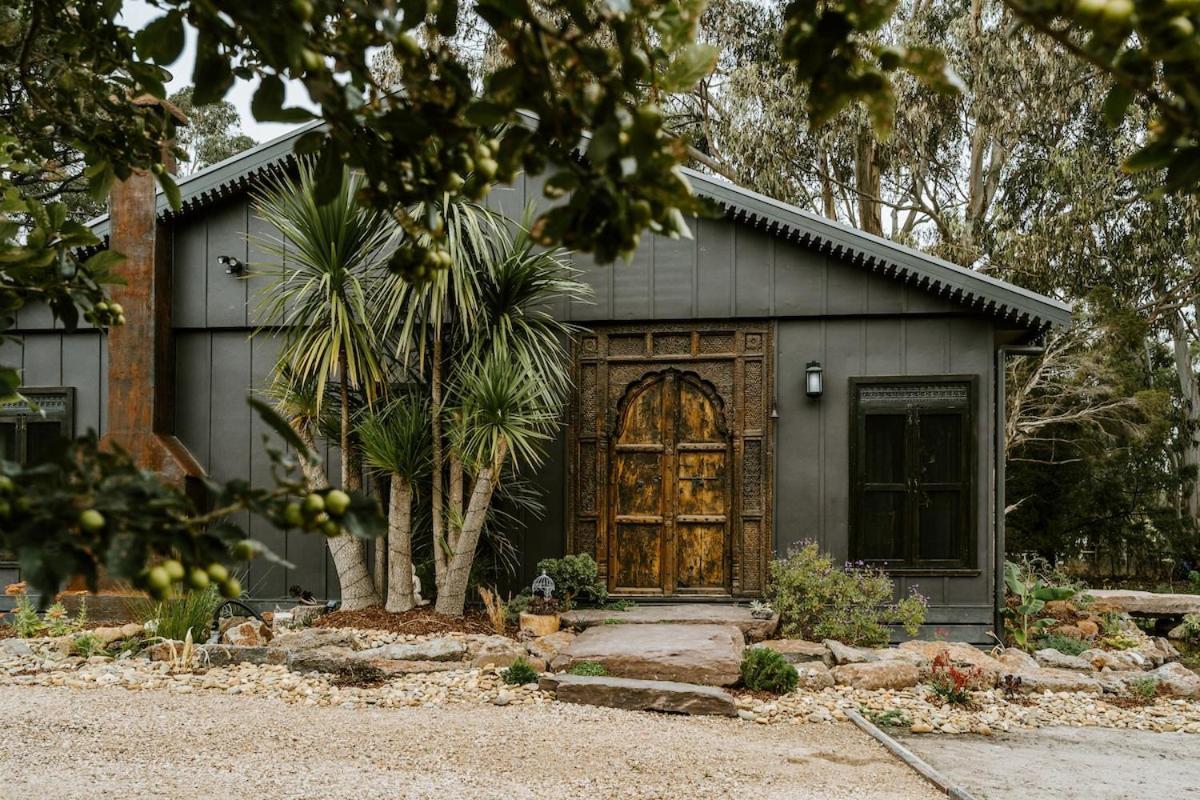 The Temple - Country Farm Retreat Villa Launching Place Екстериор снимка
